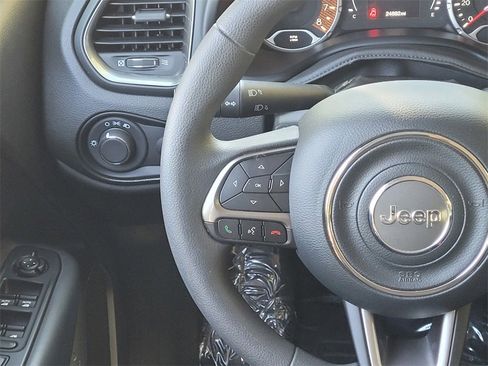 Used 2022 Jeep Renegade Sport image 11