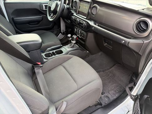 Used 2023 Jeep Gladiator Willys image 31