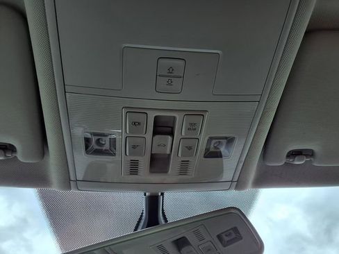 Used 2019 Volkswagen Tiguan SE w/ Panoramic Sunroof Package image 23