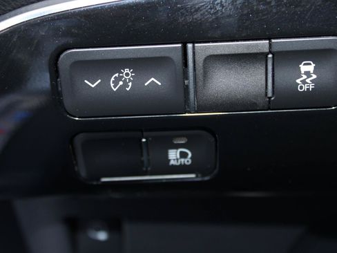 Used 2020 Toyota Prius Prime XLE FWD image 18