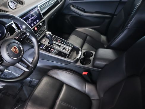 Certified 2024 Porsche Macan AWD/4WD image 20