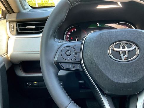 Used 2021 Toyota RAV4 Limited AWD/4WD image 24