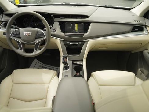 Used 2018 Cadillac XT5 Luxury w/ Driver Awareness Package FWD image 21