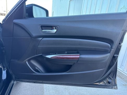 Used 2017 Acura TLX image 34