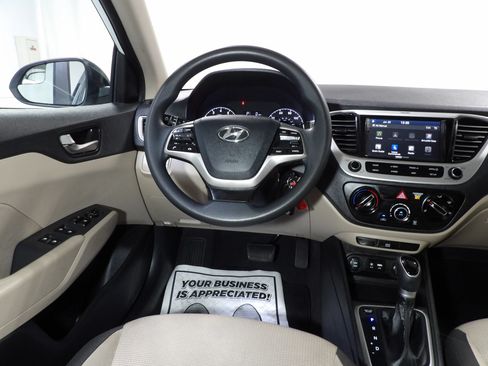 Used 2022 Hyundai Accent SEL FWD image 11