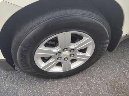 Used 2011 Chevrolet Traverse LT w/ Personal Connectivity Package image 6