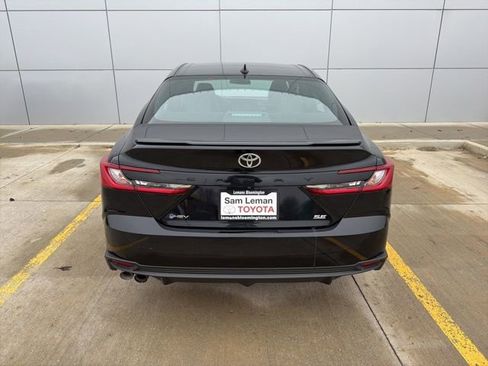 Used 2025 Toyota Camry SE image 6