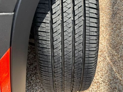 Used 2023 Jeep Grand Cherokee L Laredo image 38