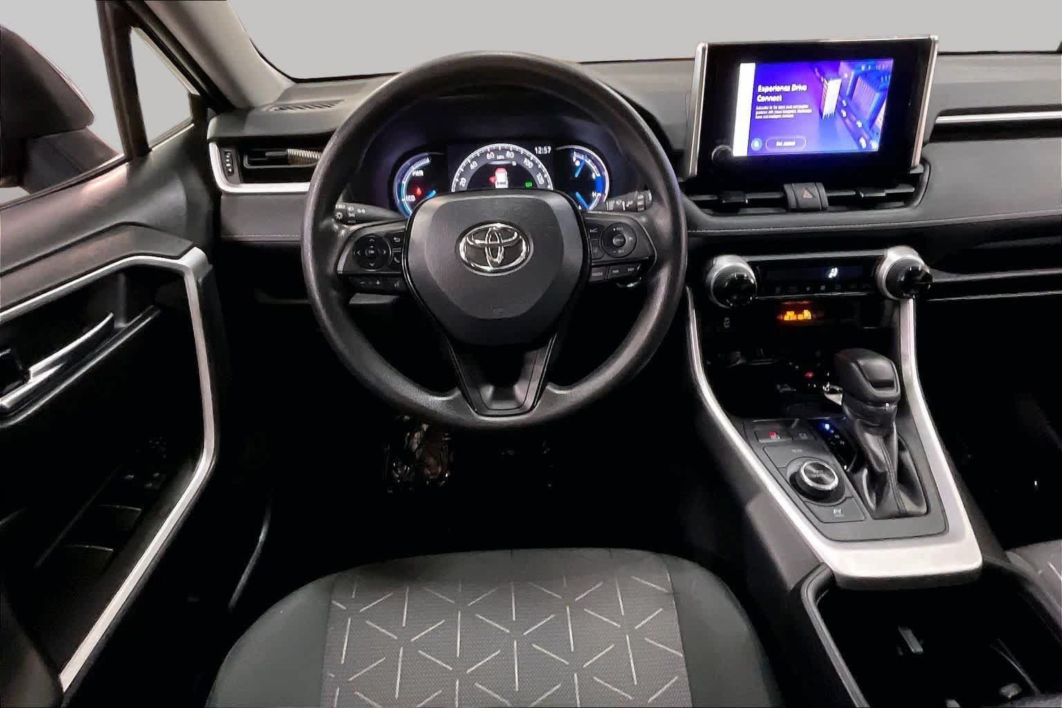 Used 2024 Toyota RAV4 XLE AWD/4WD image 6