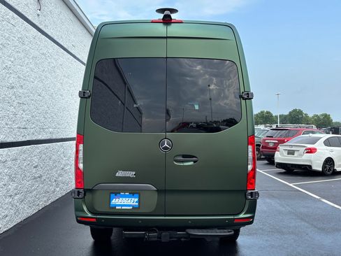 Used 2021 Mercedes-Benz Sprinter 2500 image 9