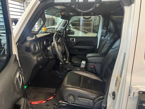 Used 2020 Jeep Gladiator Overland w/ Popular Equipment Package AWD/4WD image 16