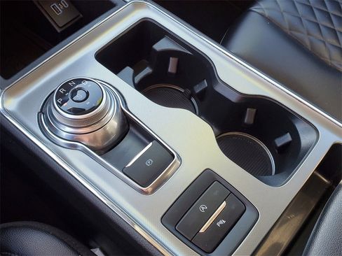 Used 2024 Ford Edge Titanium image 18