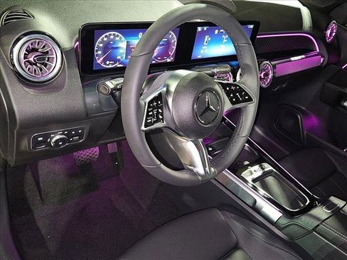 New 2025 Mercedes-Benz GLB 250 image 3