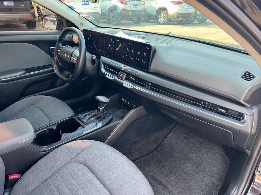 Used 2025 Kia K4 EX FWD image 28