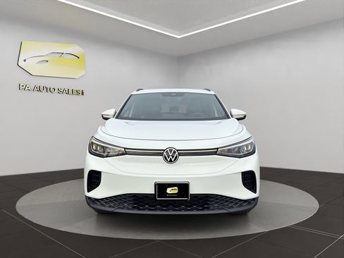 Used 2023 Volkswagen ID.4 Pro image 2