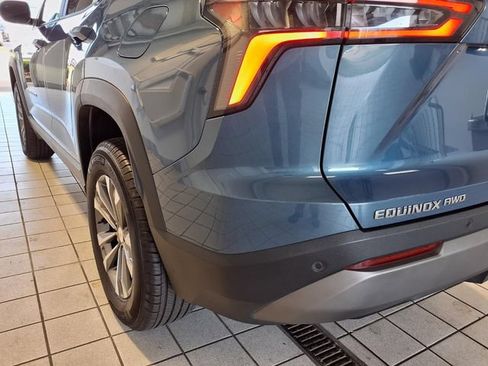 Used 2026 Chevrolet Equinox LT AWD/4WD image 19