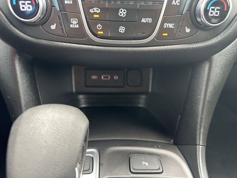 Used 2024 Chevrolet Equinox LT AWD/4WD image 5