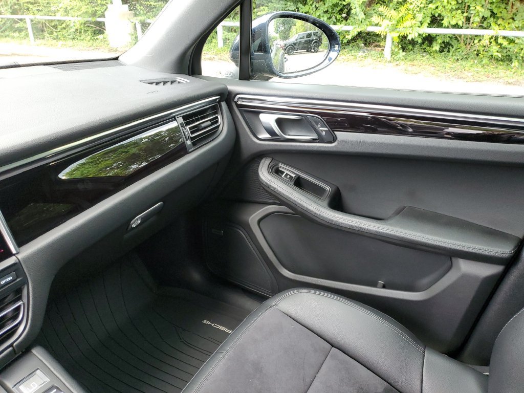 Used 2021 Porsche Macan AWD/4WD image 34