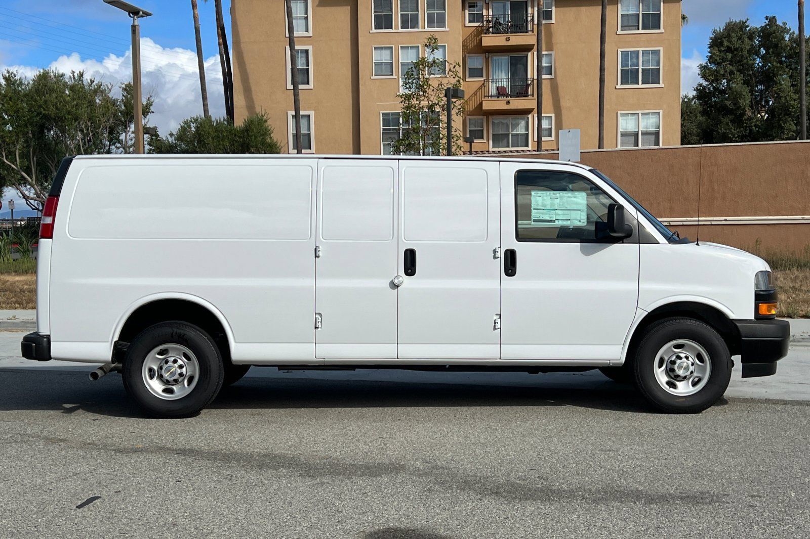 Used 2023 Chevrolet Express 3500 Extended w/ Driver Convenience Package RWD image 3