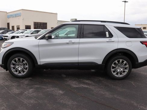 New 2026 Ford Explorer Active w/ Active Comfort Package AWD/4WD image 4