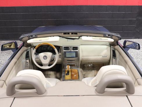 Used 2005 Cadillac XLR RWD image 40