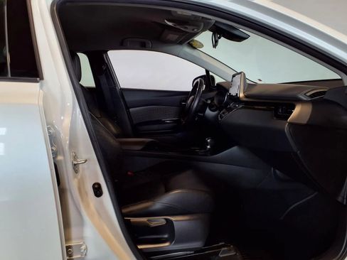 Used 2020 Toyota C-HR Limited image 10