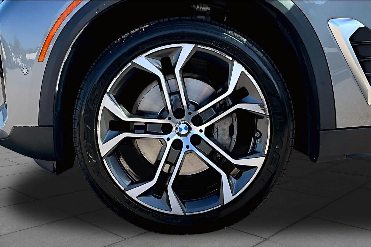 Used 2024 BMW X5 xDrive40i w/ Executive Package AWD/4WD image 10