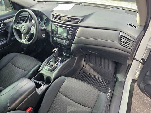 Used 2017 Nissan Rogue S AWD/4WD image 10
