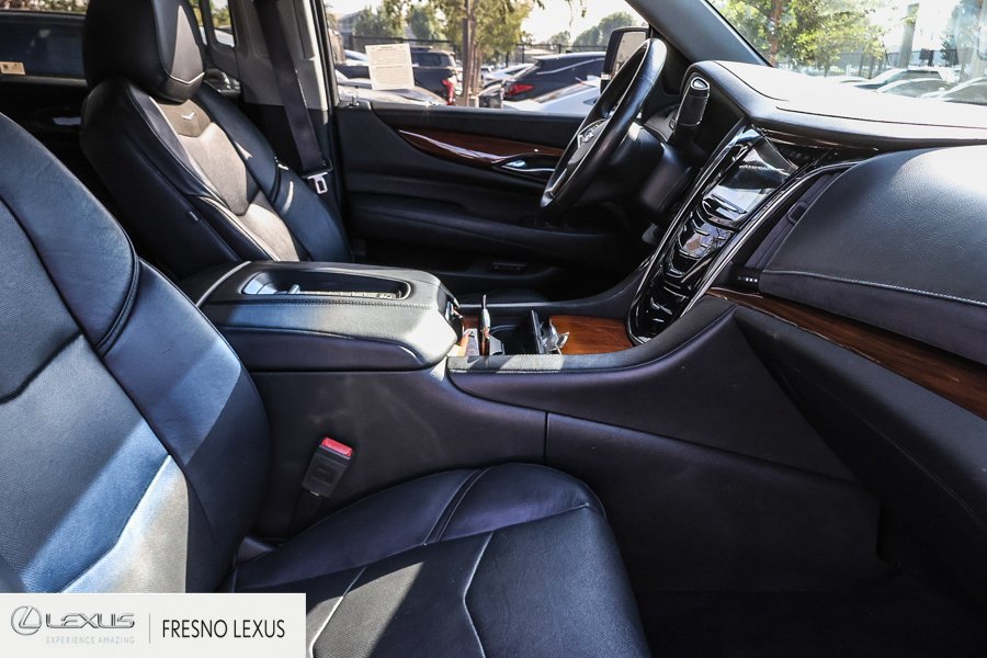 Used 2016 Cadillac Escalade Luxury RWD image 12