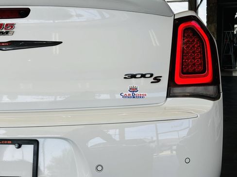 Used 2022 Chrysler 300 S w/ Comfort Group RWD image 7
