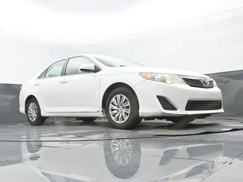 Used 2014 Toyota Camry FWD image 9