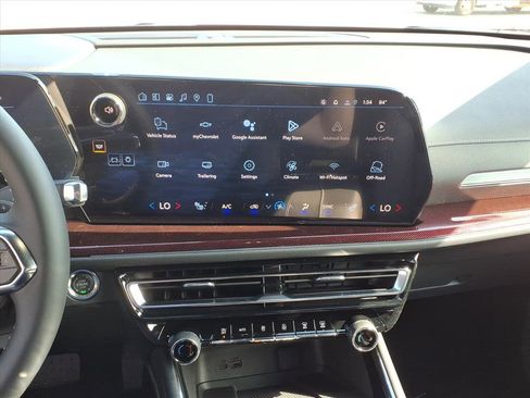 New 2026 Chevrolet Traverse Z71 w/ LPO, Floor Liner Package AWD/4WD image 7