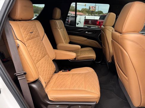Used 2021 Cadillac Escalade Sport RWD image 4