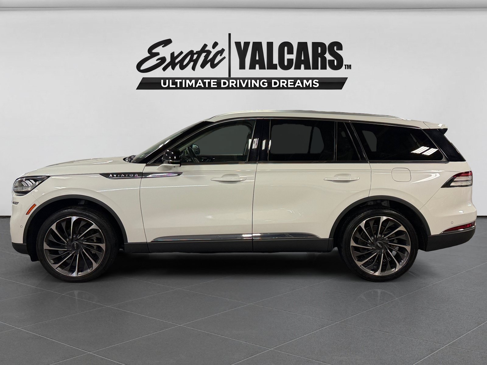 Used 2020 Lincoln Aviator Reserve w/ Equipment Group 201A AWD/4WD image 2