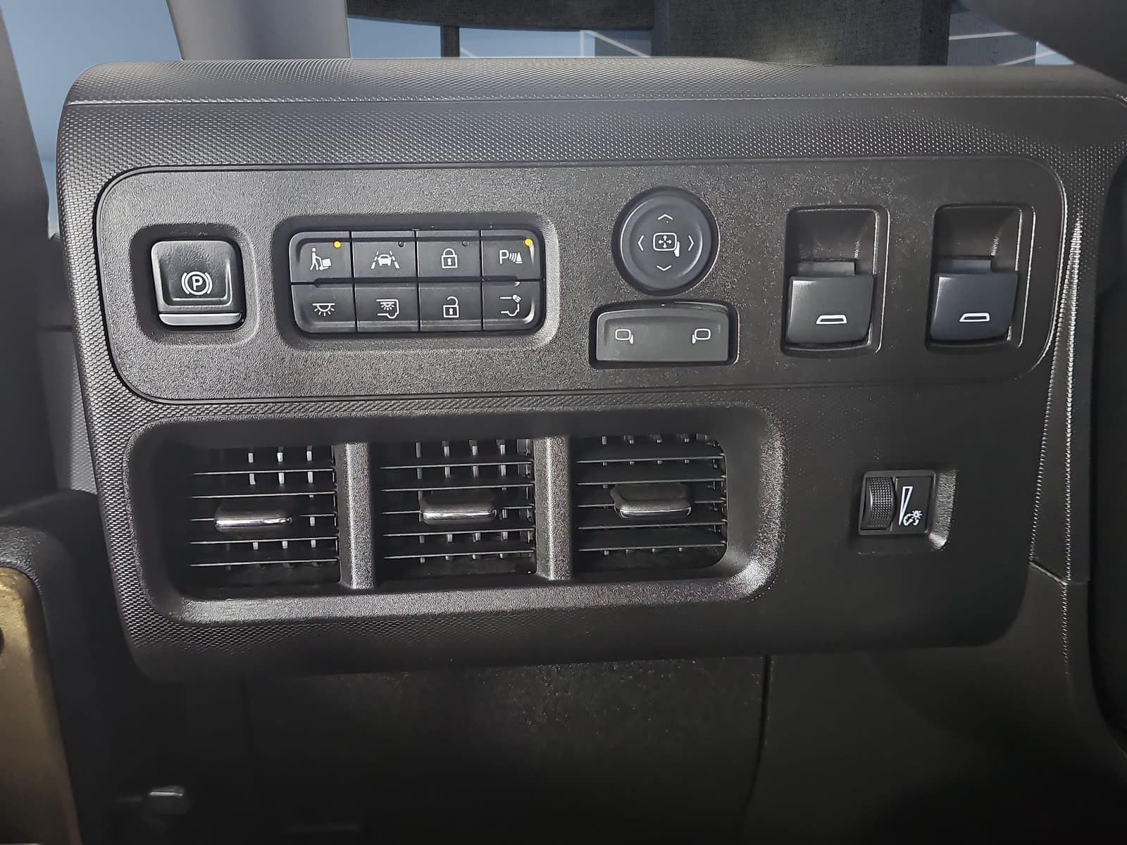 Used 2024 Chevrolet Brightdrop 600 w/ Commercial Equipment Package AWD/4WD image 18