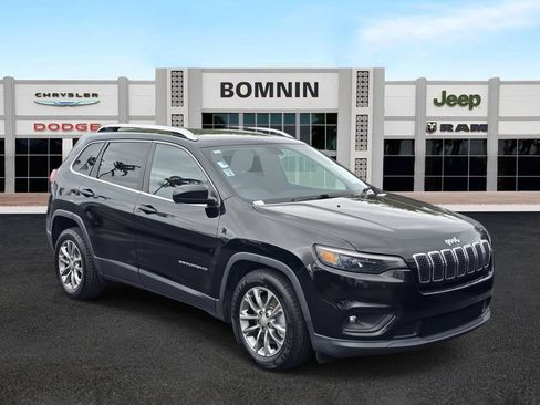 Used 2019 Jeep Cherokee Latitude Plus FWD image 2