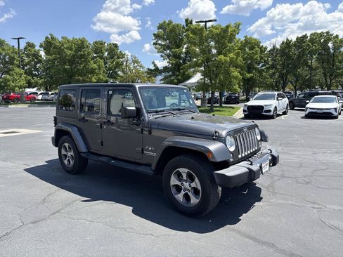 Used 2016 Jeep Wrangler Unlimited Sahara w/ Connectivity Group AWD/4WD image 3