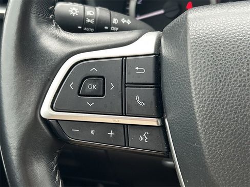 Used 2023 Toyota Highlander LE image 37