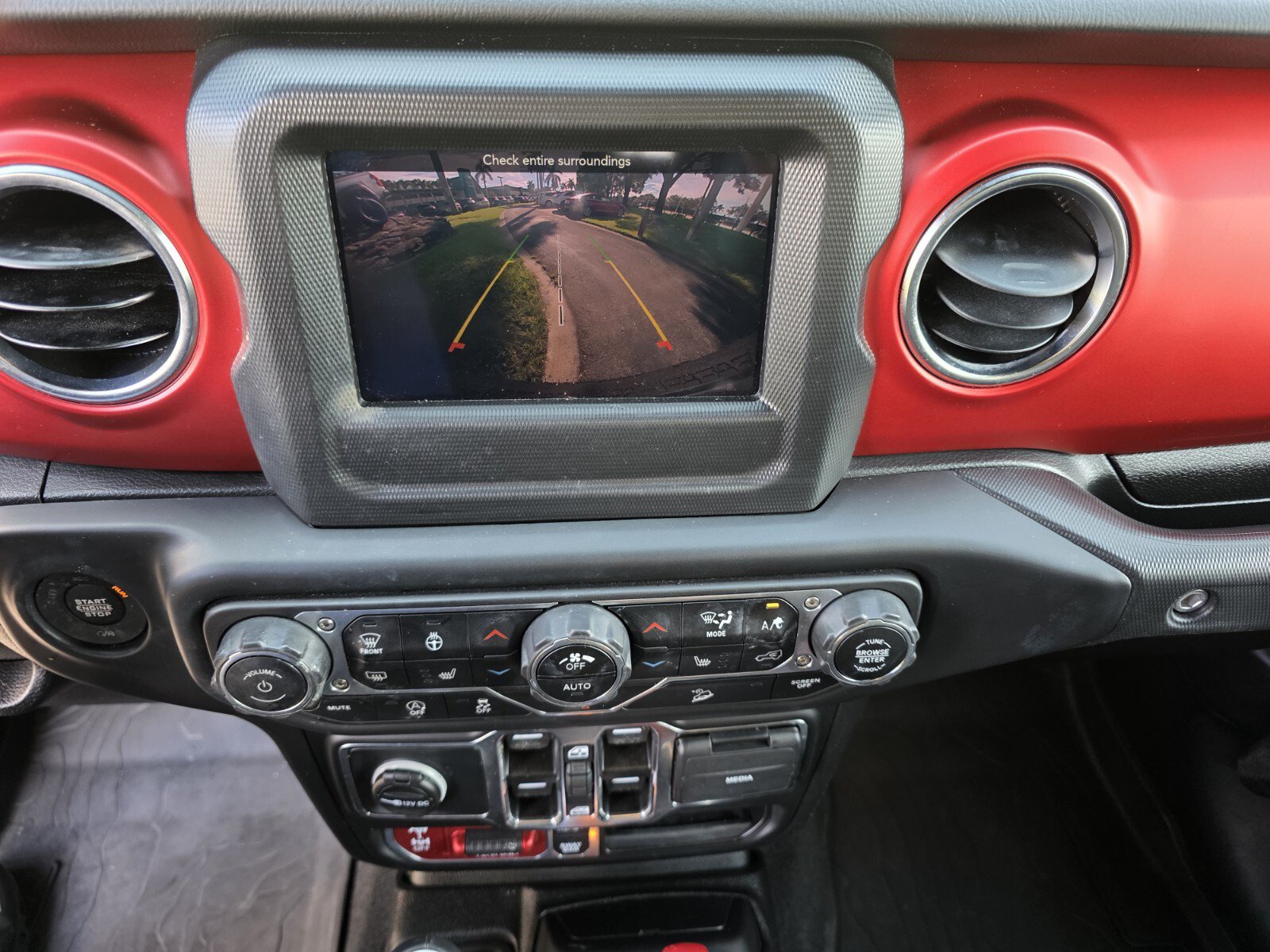 Used 2021 Jeep Wrangler Unlimited Rubicon w/ Cold Weather Group AWD/4WD image 22