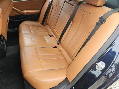 Used 2020 BMW 530i w/ Premium Package RWD image 18