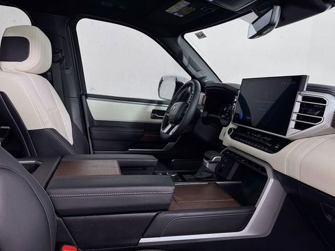 Used 2025 Toyota Sequoia Capstone image 36