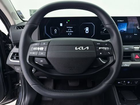 Certified 2025 Kia K4 EX FWD image 3