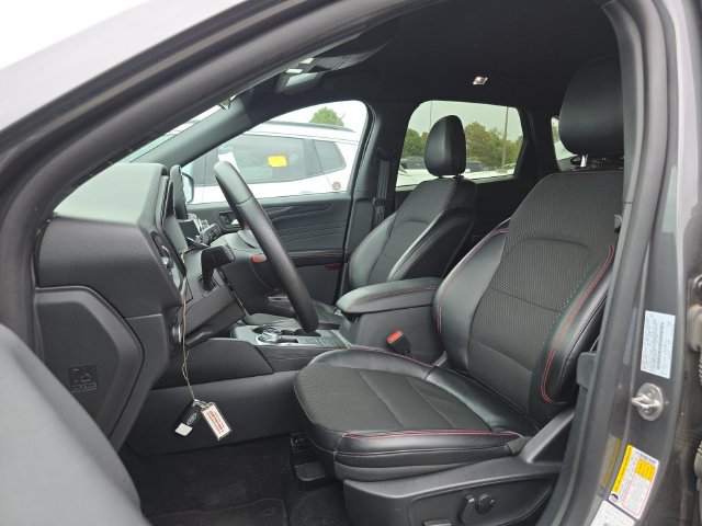 Used 2025 Ford Escape ST-Line AWD/4WD image 6