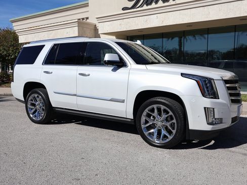 Used 2019 Cadillac Escalade Premium Luxury image 7