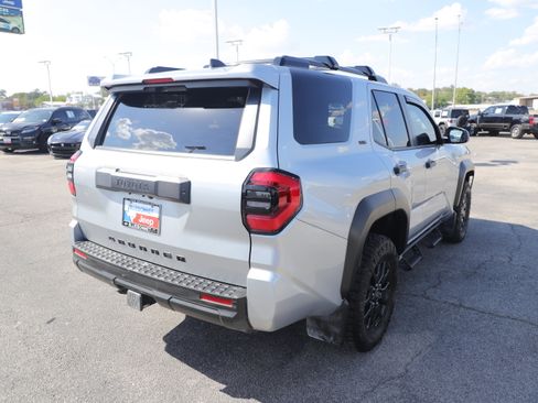 Used 2025 Toyota 4Runner SR5 image 6