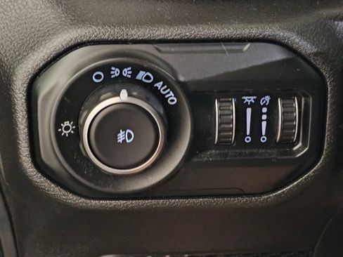 Used 2020 Jeep Wrangler Unlimited Sahara AWD/4WD image 17