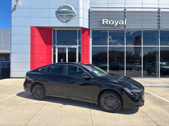 Used 2027 Nissan Sentra SV w/ Floor Mat Package FWD image 1