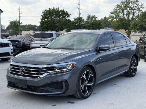 Used 2020 Volkswagen Passat 2.0T R-Line FWD image 2