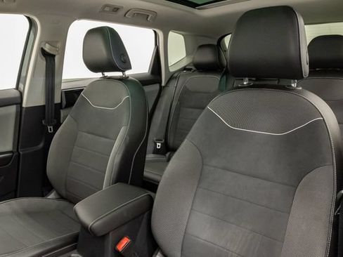 Used 2023 Volkswagen Taos SE w/ Panoramic Sunroof Package FWD image 11