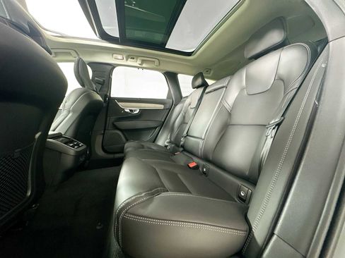 Used 2025 Volvo V90 B6 Cross Country Ultra w/ Climate Package image 22